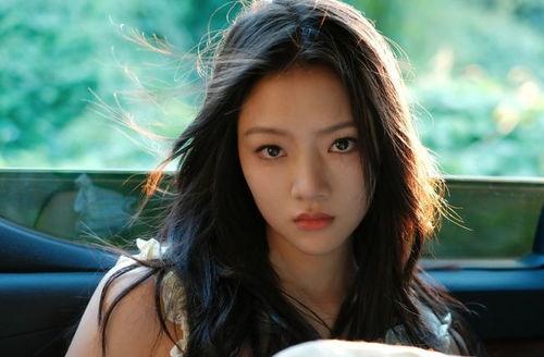 娱乐吃瓜酱第一次谈恋爱,初尝恋爱滋味,甜蜜与苦涩交织的青春篇章